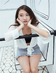 《新疆女人-边做饭边被躁BD中文字幕》