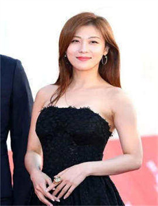 《狼国成-女同穿丝袜互亲互摸互磨爽》